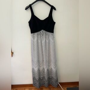 Signature by Robbie Bee Full Length Black and White Dress (14)